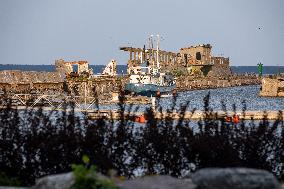 Exhibition hall at former USSR submarine base collapses into sea