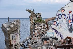 Exhibition hall at former USSR submarine base collapses into sea