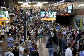 Kyiv residents shelter in Kyiv Metro during massive Russian drone and missile attack