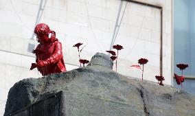 'Girl with Sunflowers' sculpture by French street artist James Colomina in Kyiv