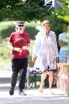 Exclu - Paul McCartney And Nancy Shevell Share A Kiss - The Hamptons