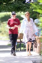 Exclu - Paul McCartney And Nancy Shevell Share A Kiss - The Hamptons