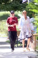 Exclu - Paul McCartney And Nancy Shevell Share A Kiss - The Hamptons