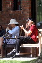 Exclu - Paul McCartney And Nancy Shevell Share A Kiss - The Hamptons