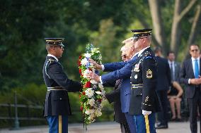 Donald Trump Visits Arlington Cemetery To Pay Tribute To The 13 Servicemembers Killed During The Afghanistan Evactuation.