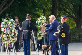 Donald Trump Visits Arlington Cemetery To Pay Tribute To The 13 Servicemembers Killed During The Afghanistan Evactuation.