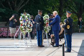 Donald Trump Visits Arlington Cemetery To Pay Tribute To The 13 Servicemembers Killed During The Afghanistan Evactuation.