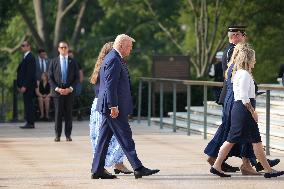 Donald Trump Visits Arlington Cemetery To Pay Tribute To The 13 Servicemembers Killed During The Afghanistan Evactuation.