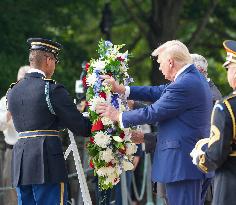 Donald Trump Visits Arlington Cemetery To Pay Tribute To The 13 Servicemembers Killed During The Afghanistan Evactuation.