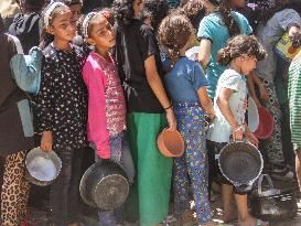 People Gather To Receive Food Relief - Gaza