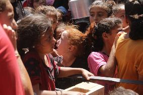 People Gather To Receive Food Relief - Gaza