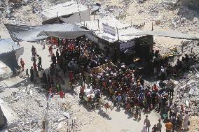 People Gather To Receive Food Relief - Gaza