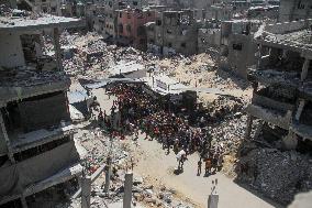 People Gather To Receive Food Relief - Gaza