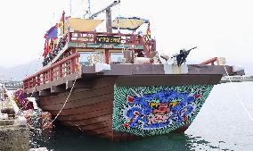 Historical ship replica arrives in Shimonoseki