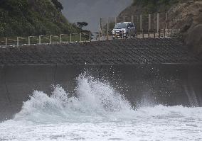 Strong typhoon heading toward southwestern Japan