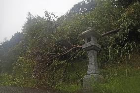 Strong typhoon heading toward southwestern Japan