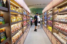 Tourists Shop For Central Asian Products