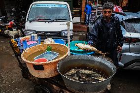 Daily Life In Kashmir