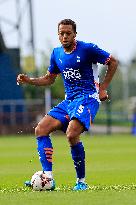 Oldham Athletic v Gateshead - Vanarama National League