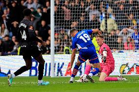 Oldham Athletic v Gateshead - Vanarama National League