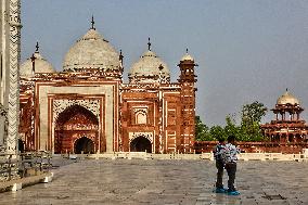 Daily Life In Agra