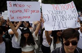 UNAM Law School Students And Workers Protest Against Judicial Reform In Mexico