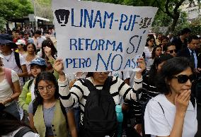 UNAM Law School Students And Workers Protest Against Judicial Reform In Mexico