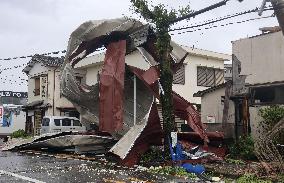 Powerful typhoon in Japan