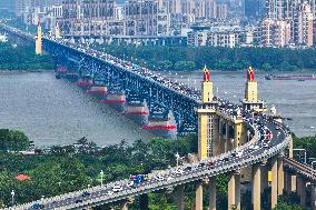 Traffic Peaks on the Nanjing Yangtze River Bridge in Nanjing