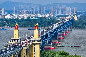 Traffic Peaks on the Nanjing Yangtze River Bridge in Nanjing