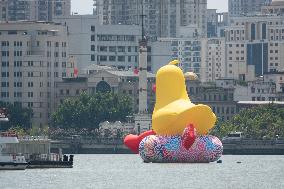 Shanghai Huangpu River Giant Duck