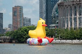 Shanghai Huangpu River Giant Duck