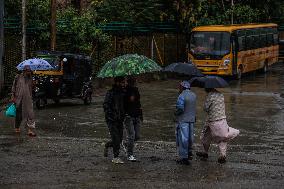 Daily Life In Kashmir