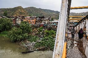 Daily Life In Kashmir