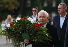 Jaroslaw Kaczynski Continues Monthly Visits To Brother's Crypt At Wawel