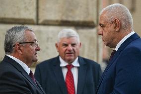 Jaroslaw Kaczynski Continues Monthly Visits To Brother's Crypt At Wawel