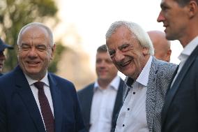 Jaroslaw Kaczynski Continues Monthly Visits To Brother's Crypt At Wawel