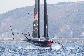 - Vela - America's Cup - Louis Vuitton Cup - Round Robin 1 & 2