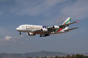 Emirates Airbus A380, with Wimbledon livery, landing in Barcelona