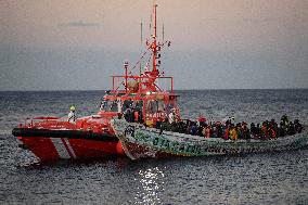 New cayuco arrives in El Hierro with 174 people on board