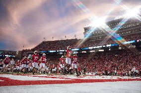 Wisconsin Badgers Vs Western Michigan Broncos