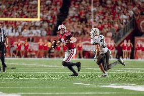 Wisconsin Badgers Vs Western Michigan Broncos