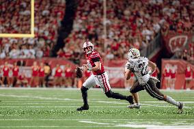 Wisconsin Badgers Vs Western Michigan Broncos