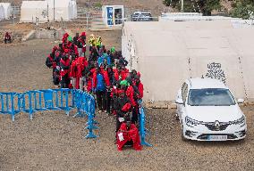 The shipping company Armas transfers 300 migrants to Tenerife