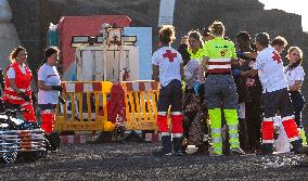 El Hierro receives a new cayuco with more than 50 people on board