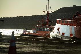 El Hierro receives a new cayuco with more than 50 people on board