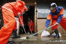 Powerful typhoon hits Japan