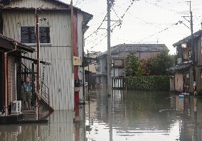 Powerful typhoon hits Japan