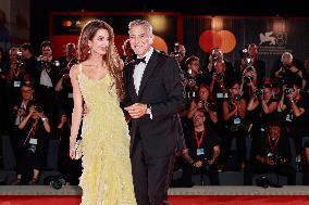 81st Mostra - The Clooneys Shine On The Red Carpet