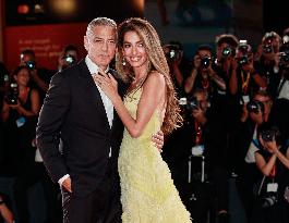 81st Mostra - The Clooneys Shine On The Red Carpet